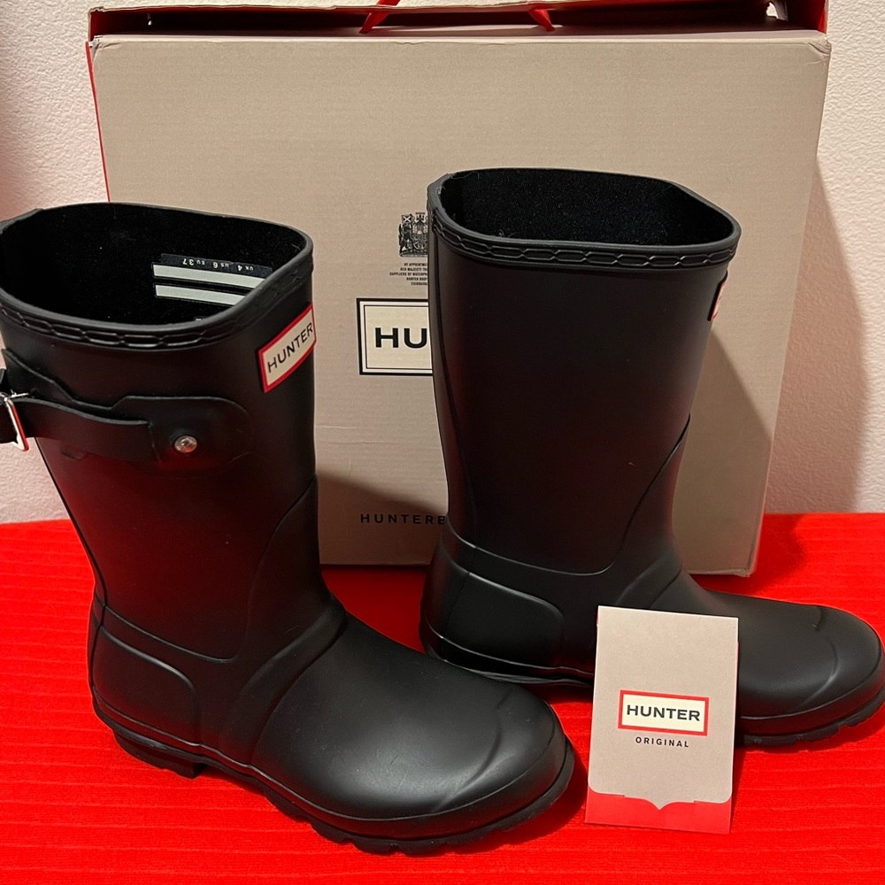 Hunter Rain boots, women Size 6. Black matte color. Never used
